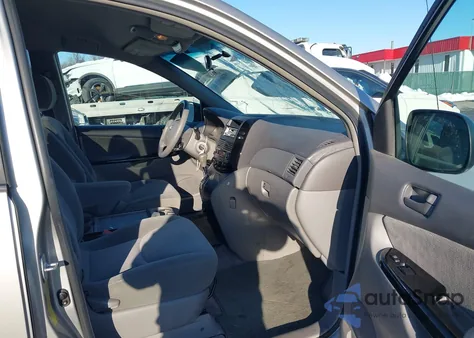 2005 Toyota Sienna Le из США, поврежденный, VIN 5TDZA23C35S340561